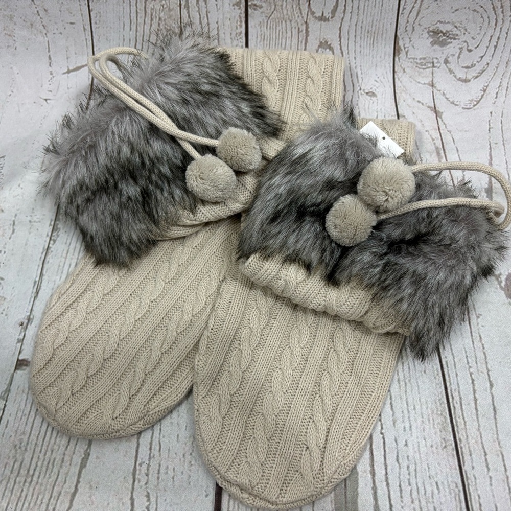 ‼️5/$25‼️ Decorating Cable Knit Loops Christmas Stockings with Faux Fur Cuff